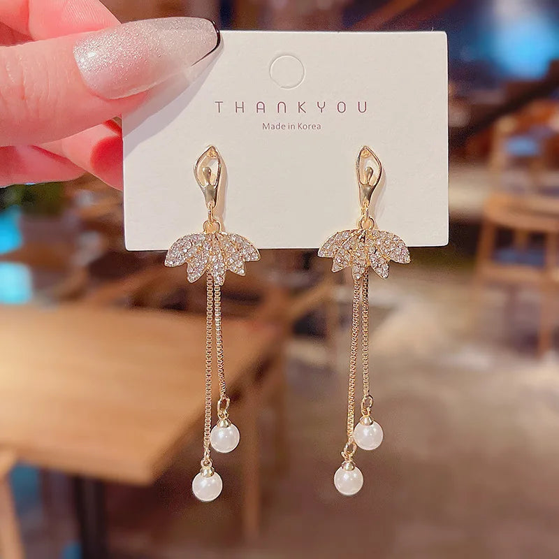 Trend Simulation Pearl Long Flower Rhinestone Earrings