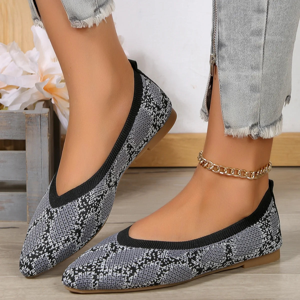 Summer Mesh Breathable Pointed Flat Shoes