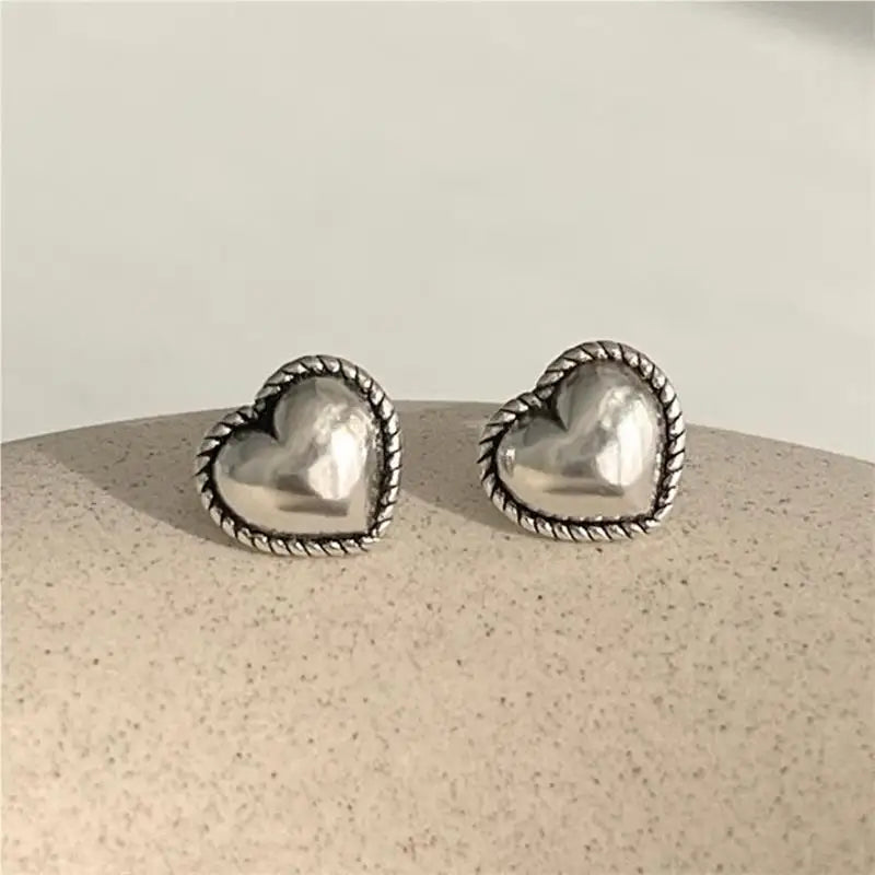 Vintage Twist Glossy Heart Ear Stud Earrings