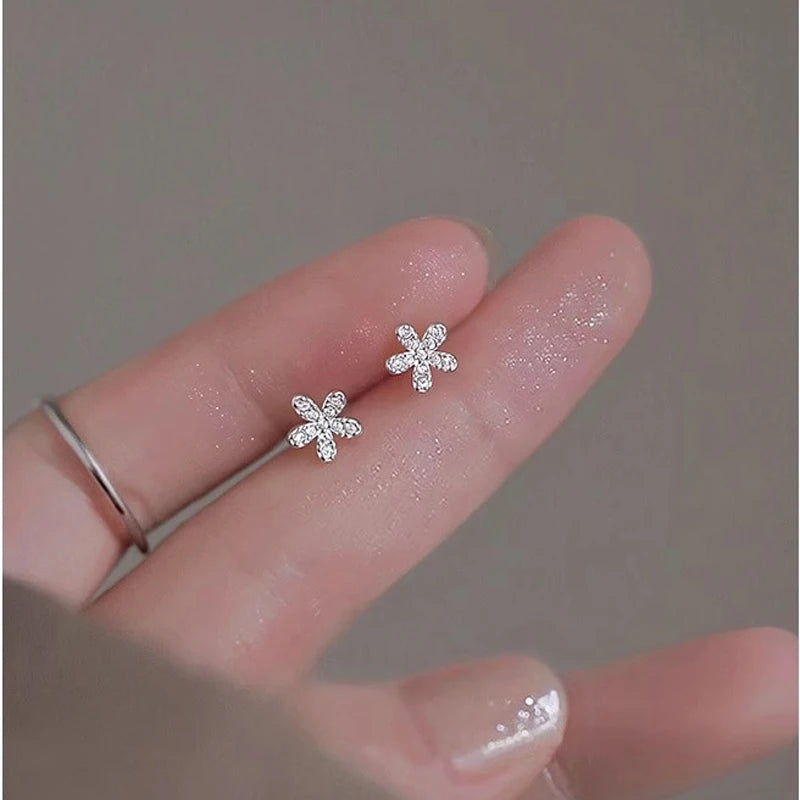 Simple Fashion Zircon Flower Stud Earrings