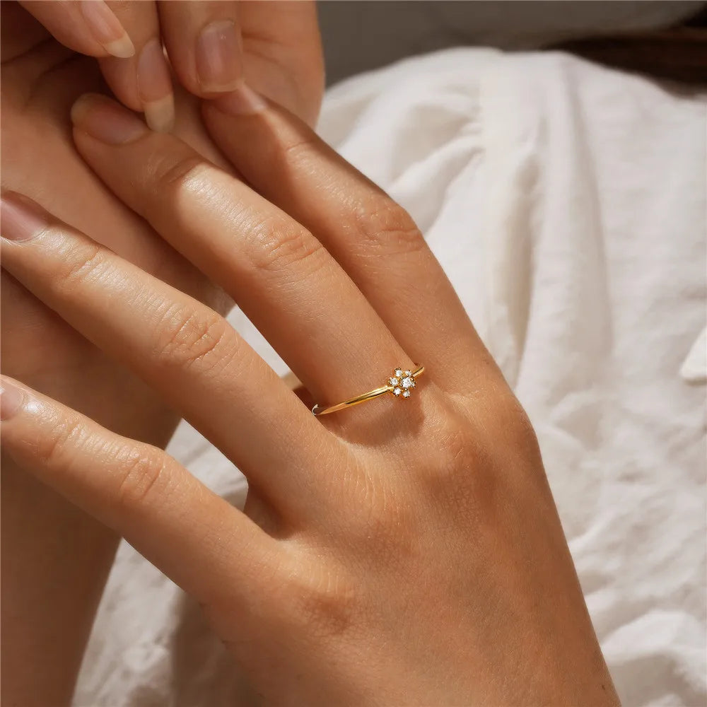 Simple Stylish Seven-Zircon Flower Ring