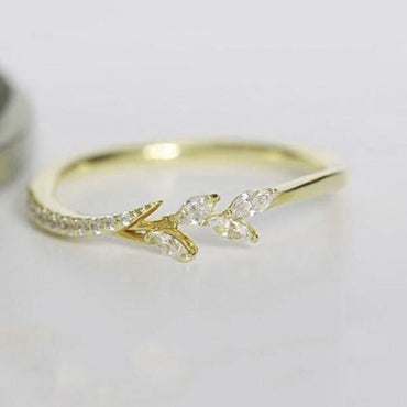 Danity Leaf Crystal Ring